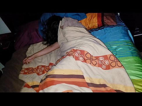 ❤️ Ny zananikely manenjika ny renikeliny tanora rehefa matory izy. ☑ Anal vidéo amin'ny mg.seecamsus.top